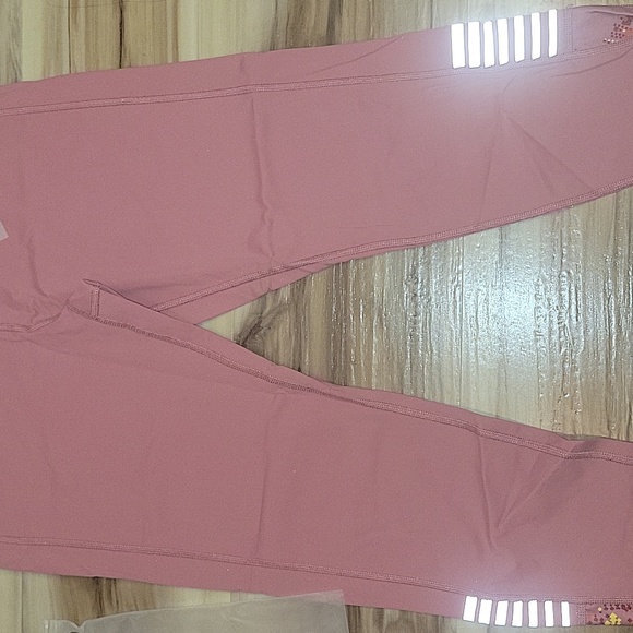 NWT Pink Active Reflective Leggings - Picture 4 of 16